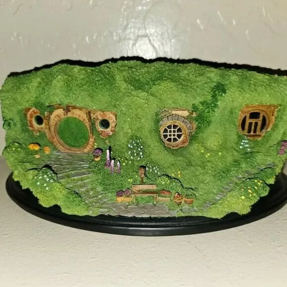 Bag End Hobbit Hole Wetta- New in Box